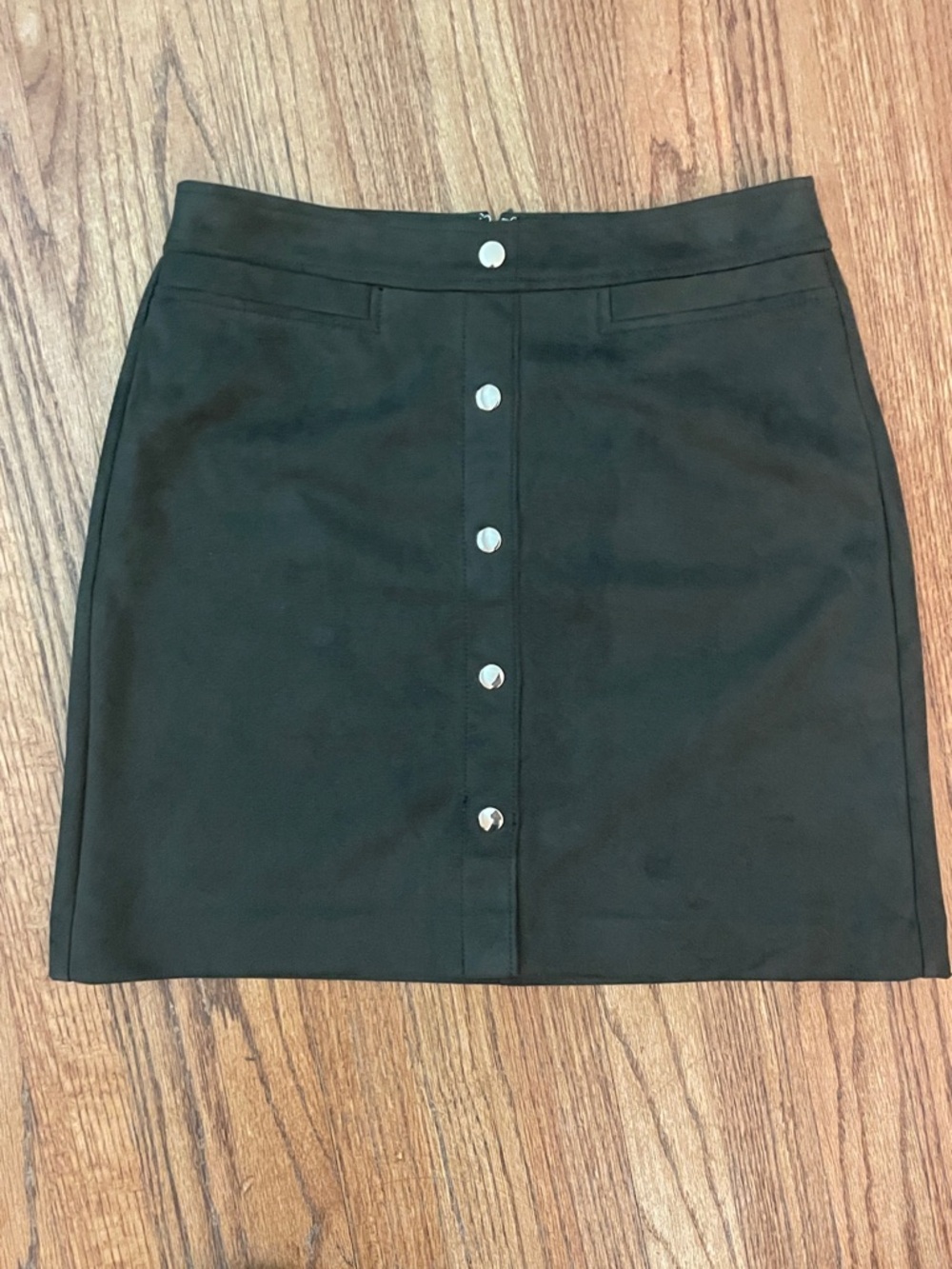 Loft | NWT Arm green Mini Pencil Skirt with buttons-Size 4